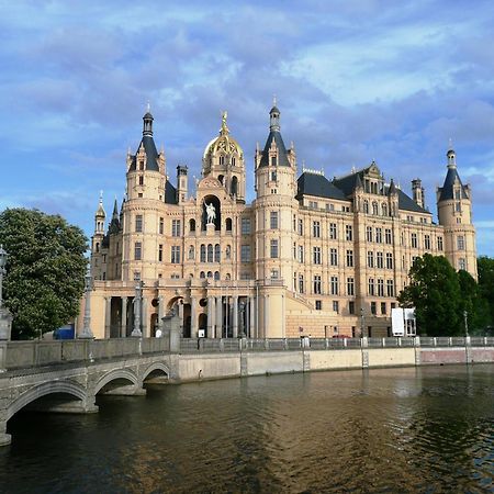 Gasthof Zur Guten Quelle Schwerin  Buitenkant foto