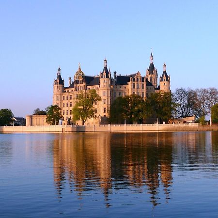 Gasthof Zur Guten Quelle Schwerin  Buitenkant foto