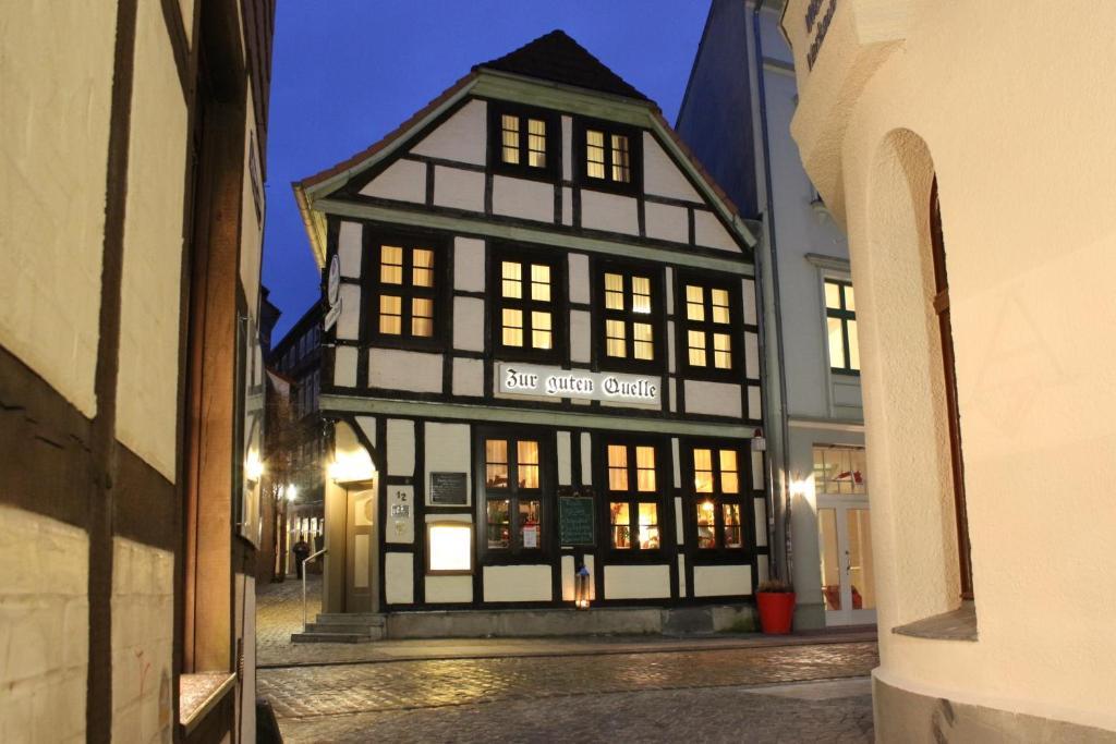 Gasthof Zur Guten Quelle Schwerin  Buitenkant foto